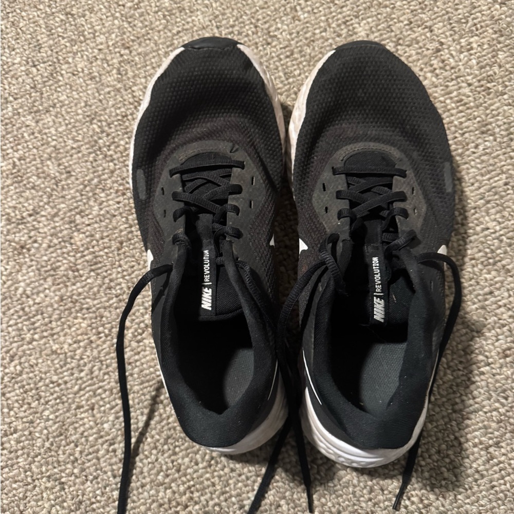 Nike Men's Black and White Athletic Shoes